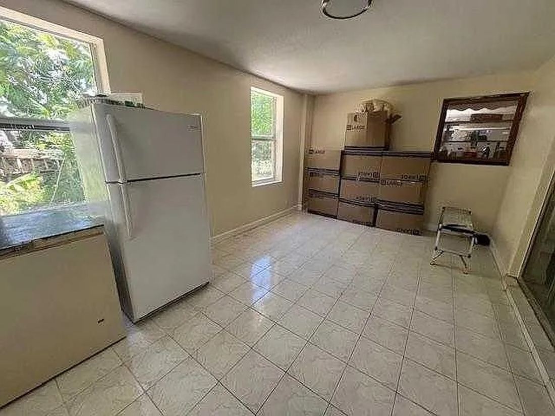 330 Long Island Avenue photo