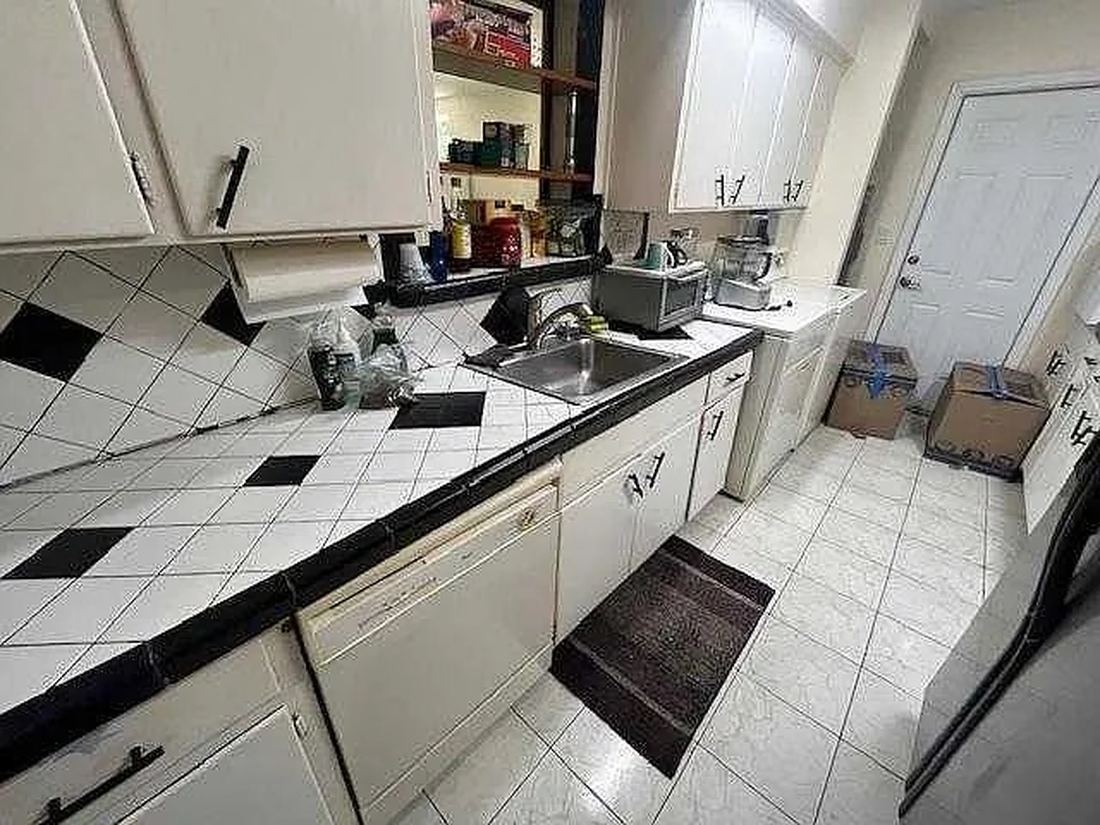 330 Long Island Avenue photo