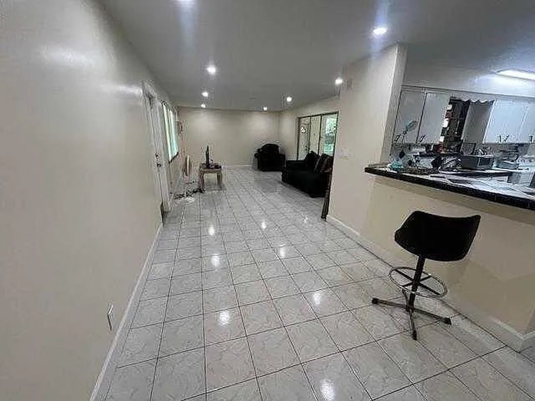 330 Long Island Avenue photo