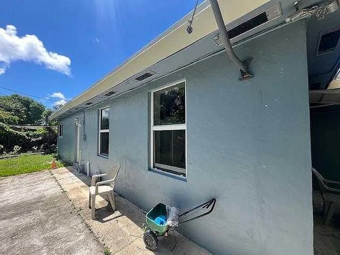 330 Long Island Avenue photo