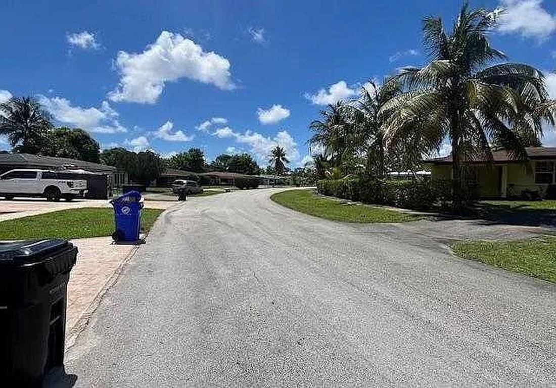 330 Long Island Avenue photo