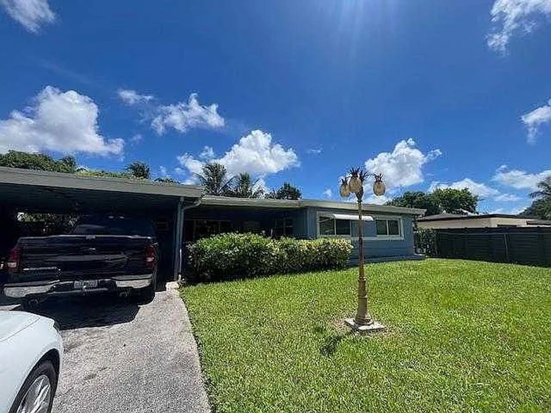 330 Long Island Avenue photo
